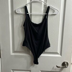 SEAMLESS SCULPT SCOOP NECK THONG BODYSUIT